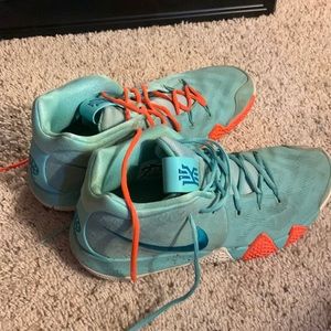 Kyrie 4 Female is Power